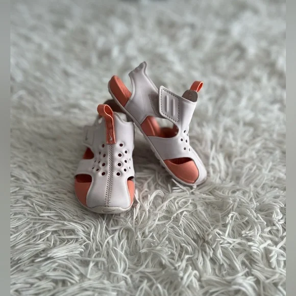 ❤️Nike Sunray Water Shoes EUC - Picture 1 of 4